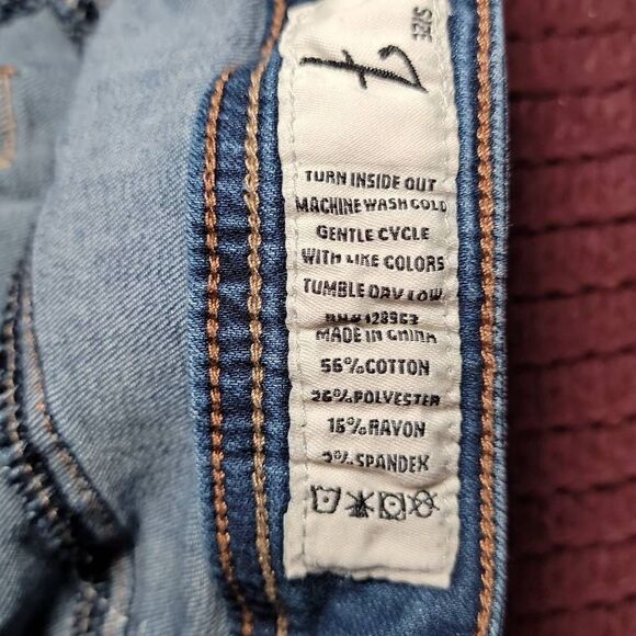 Indigo Rein jean short distressed - Picture 8 of 9